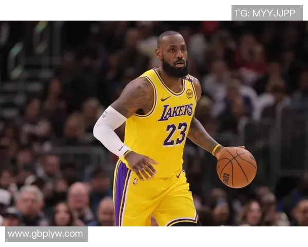 詹姆斯砍下三双助力湖人获胜，稳坐西部第四